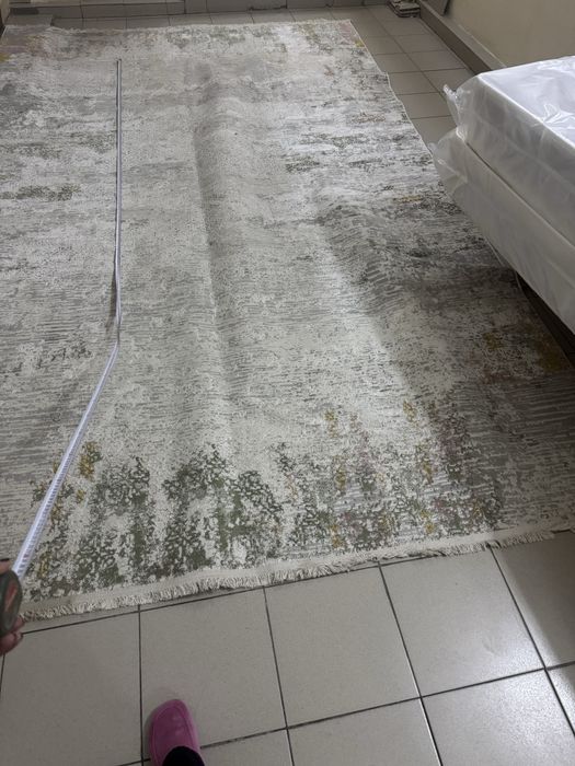 Ковер 4Х 2,5 м  Цвет белый. Б/у Состояние хорошее