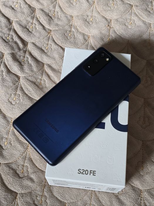 Samsung S20 FE 128 gb Ram 6 полный комплект
