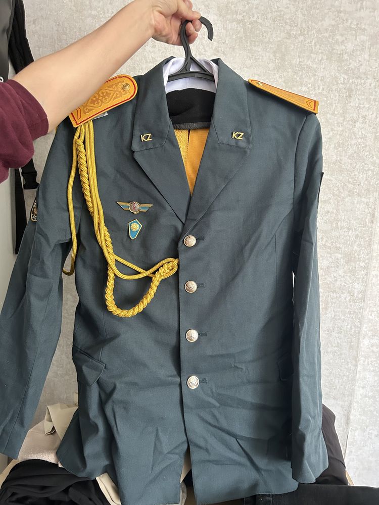 Порядный костюм военный