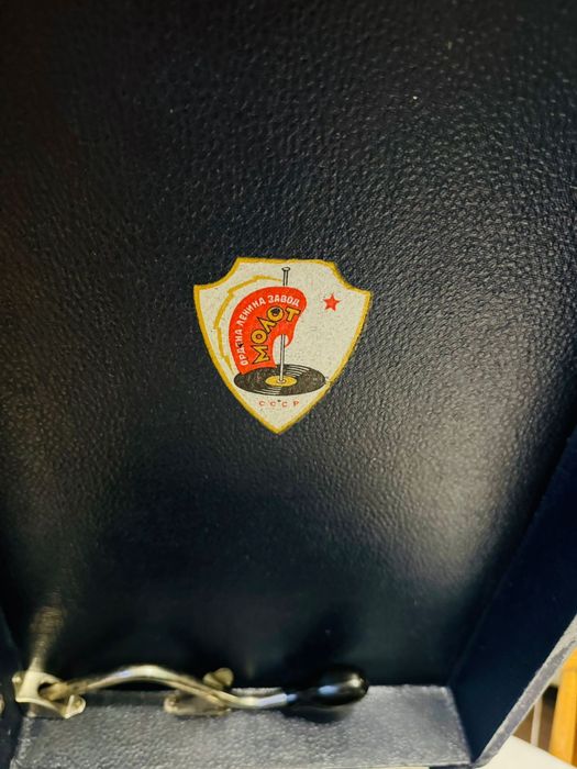 Продам патефон 1952 года ,в рабочем состоянии.