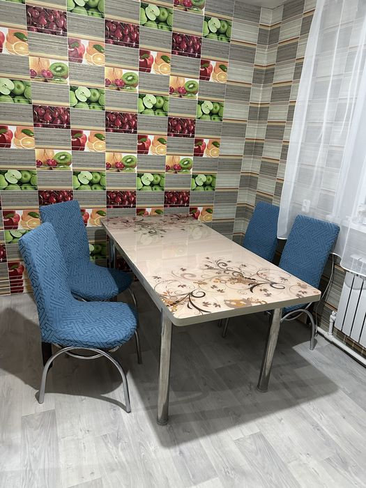 Обеденные комплекты для кухни столы со 5 стульями...брала год назад