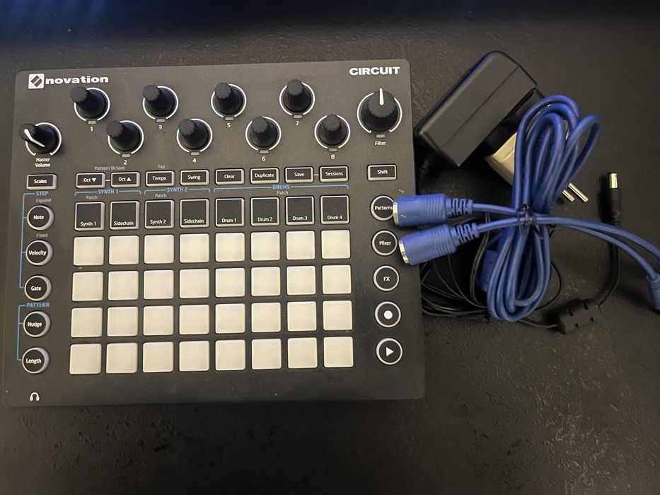 Drum Machine Groovebox Synth Elektron Novation RedSound