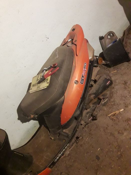 Scuter în patru timpi