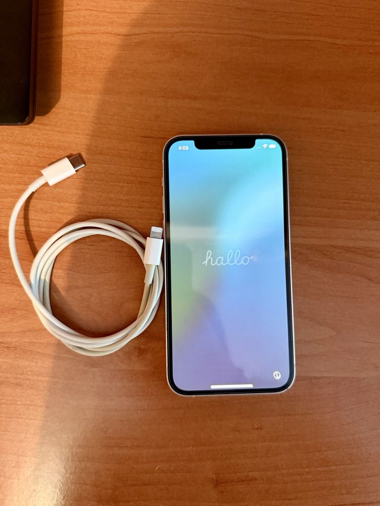 iPhone 12 / 128gb / бял