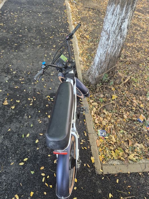 Bicicletă electrică de vânzare.