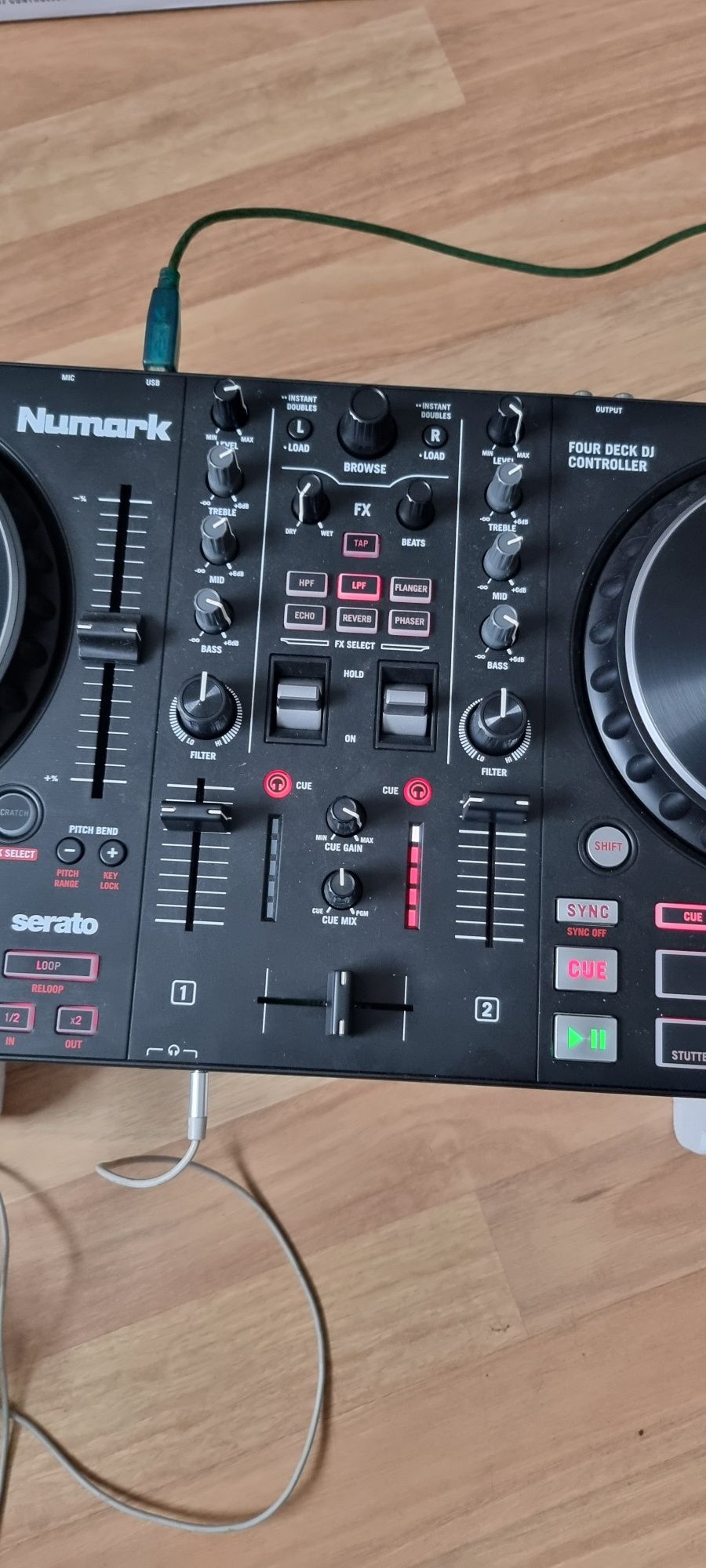 Dj  Newmark  console