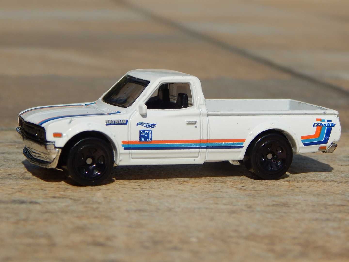 Macheta camioneta pickup Datsun 620 GReddy Hot Wheels scara 1:64