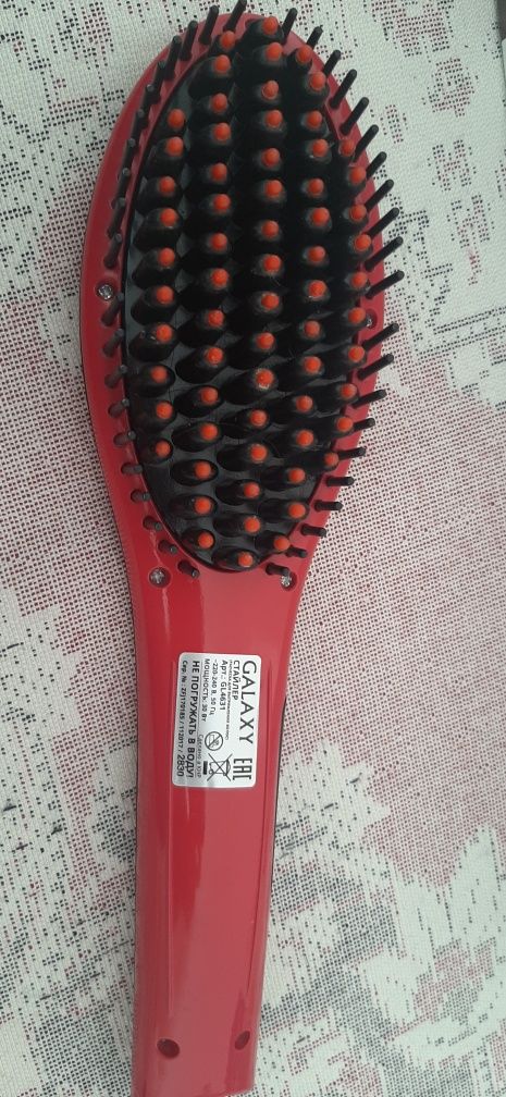 Стайлер - расчёска для укладки (выпрямления) волос