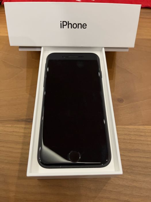 iPhone 7 32gb черен за части - повредено захранване