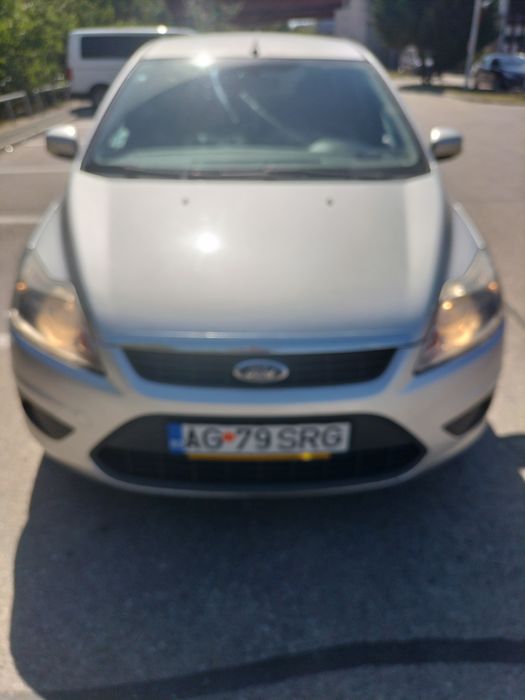 Vând Ford focus an 2010