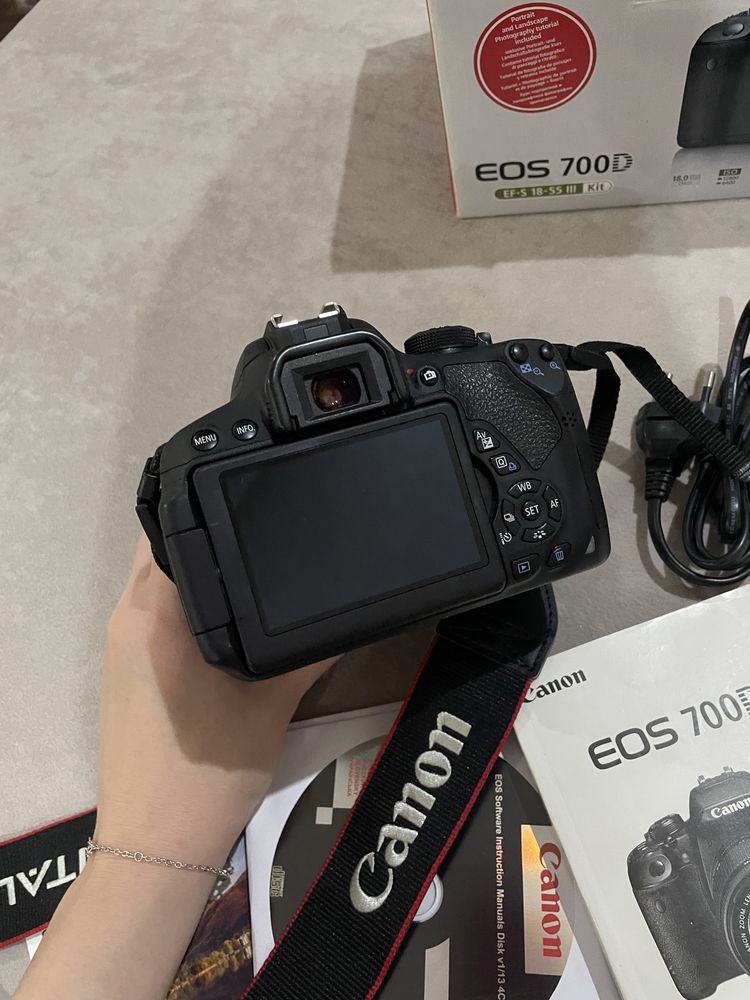 Продам фотоаппарат Canon700D