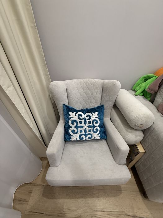 Продам диван и два кресла