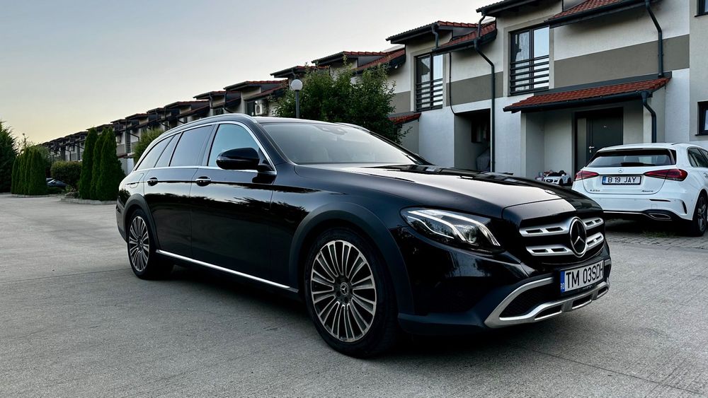 Mercedes-Benz E Mercedes E 350 d 4MATIC • Airmatic • Burmester • Panoramică •Distronic