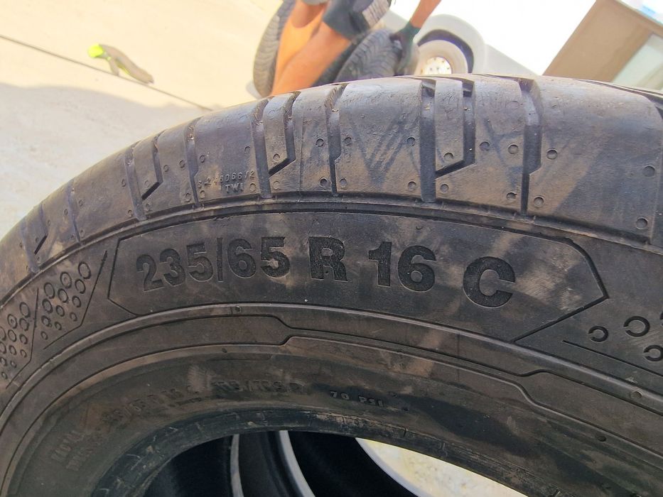 Anvelope 235/65R16C marca Continental, DOT 2022, 7.5 mm