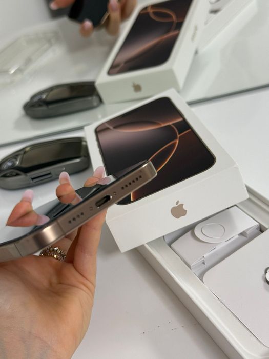 iPhone 16 Pro Max -256 GB - Titan Deșertic