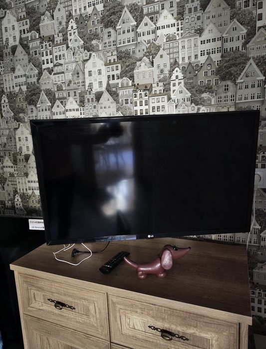 Продам телевизор Смарт, диагональ 83 в отличном состоянии