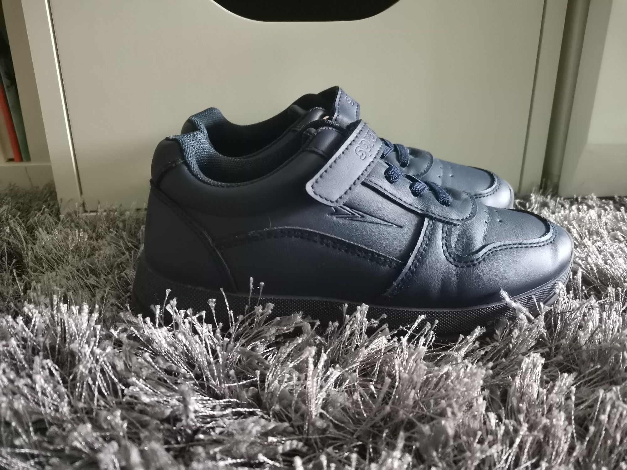 Pantofi sport, masura 33, potrivit la 32