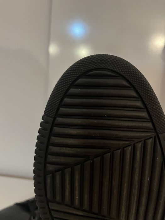 Adidasi tip gheata cricket