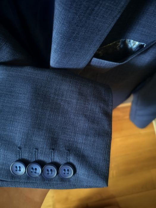 Sacou bărbătesc albastru cu cravată albastră