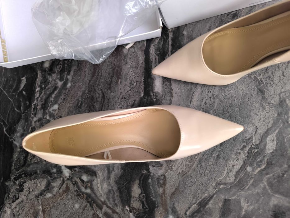 Елегантни обувки с ток H&M