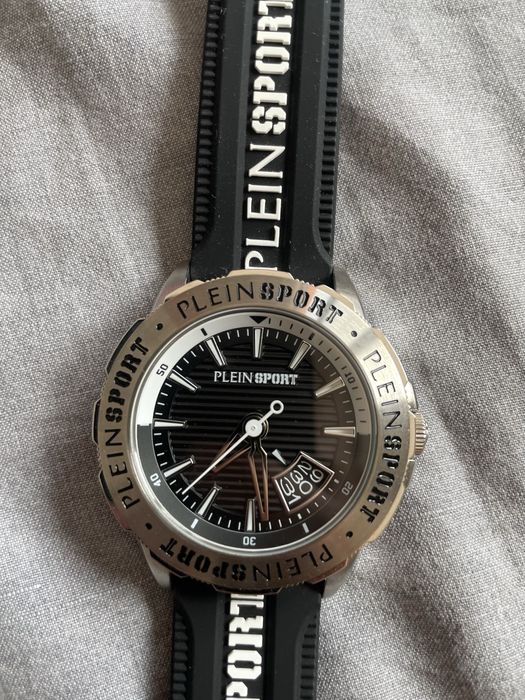 Plein Sport часовник с кутиятя перфектно състояние