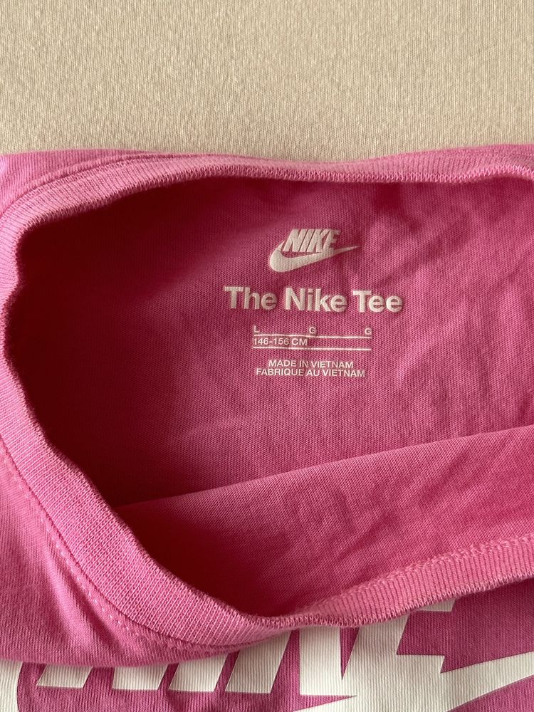 Спортен оформящ клин и тениска Nike