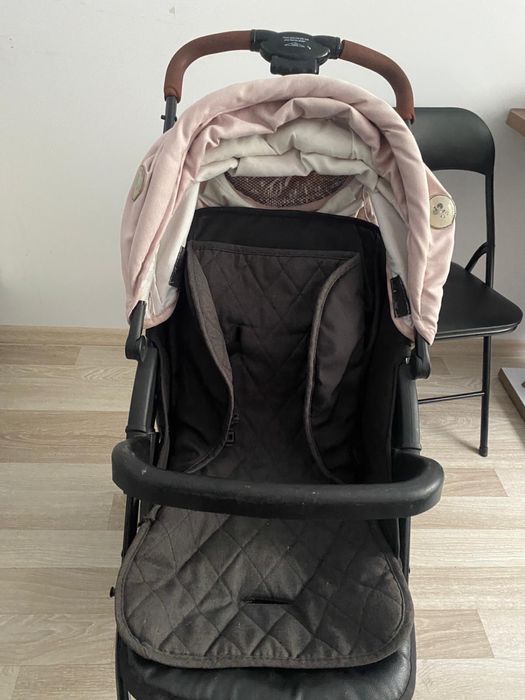 Vand carucior in stare buna