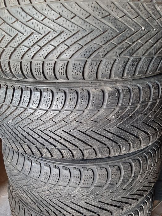 Продам шины 205/55/16 пирелли