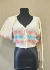 Cardigan crem crop cu inimioare