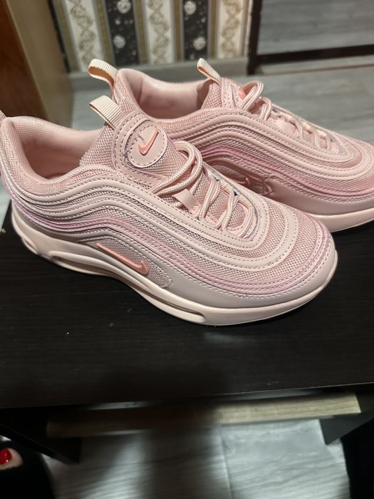 Tenesi adidas noi fara eticheta