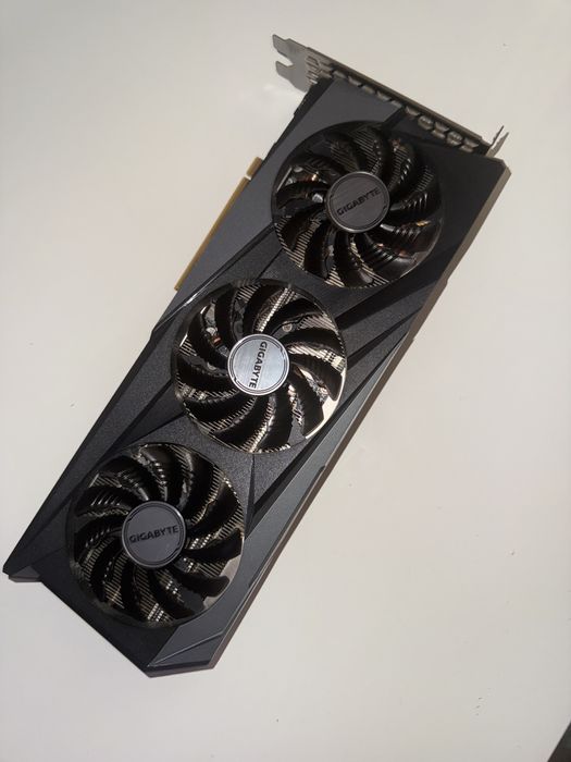 PC Gaming i7-8700K / 32GB RAM / 4.77TB + RTX 3060 Ti (defectă)
