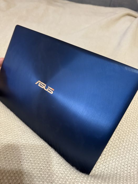 ASUS Zenbook UX333FN Cel mai mic laptop de 13 inch din lume