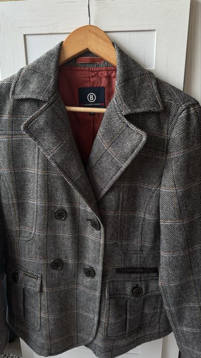 Нов дамски блейзър сако Bogner размер 38
