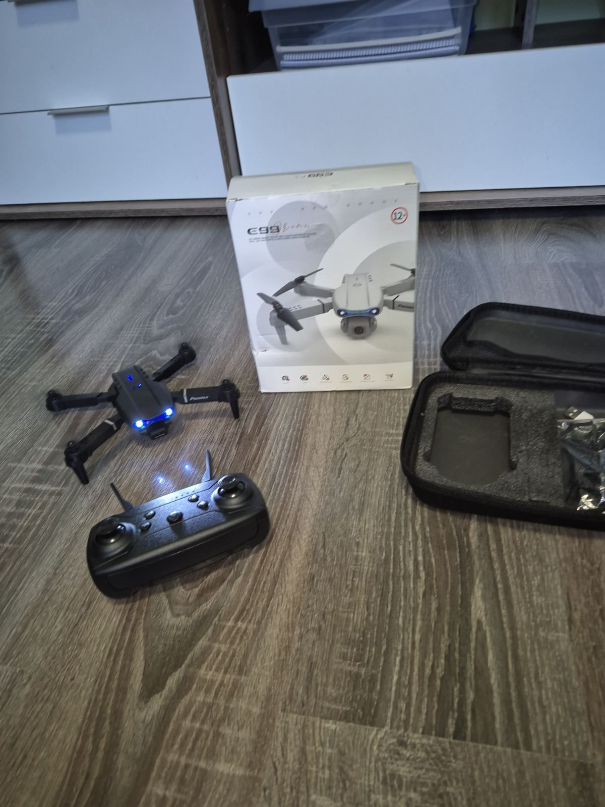 Продавам дрон E99 PRO