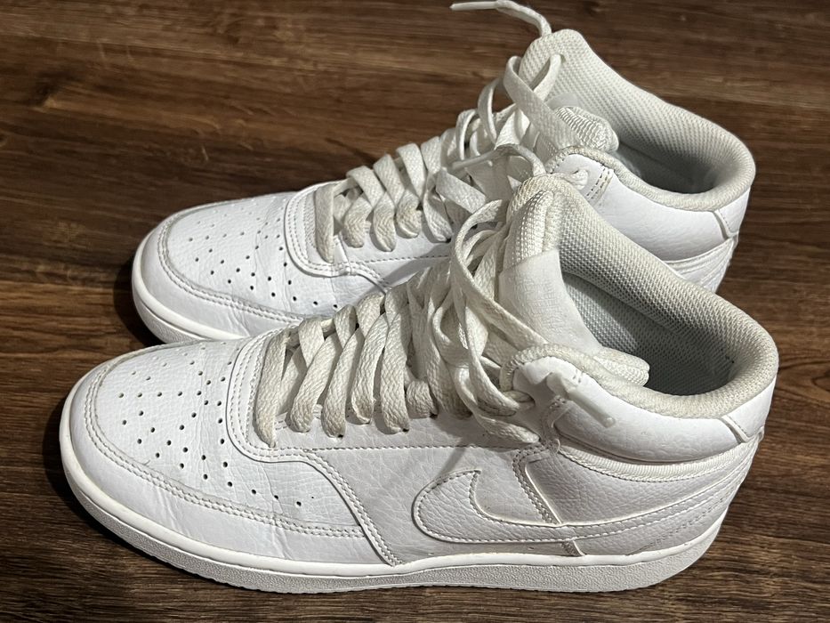 Adidasi Nike Air Force si Nike Jordan