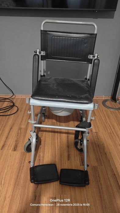 Scaun cu roti pentru persoane cu dizabilități