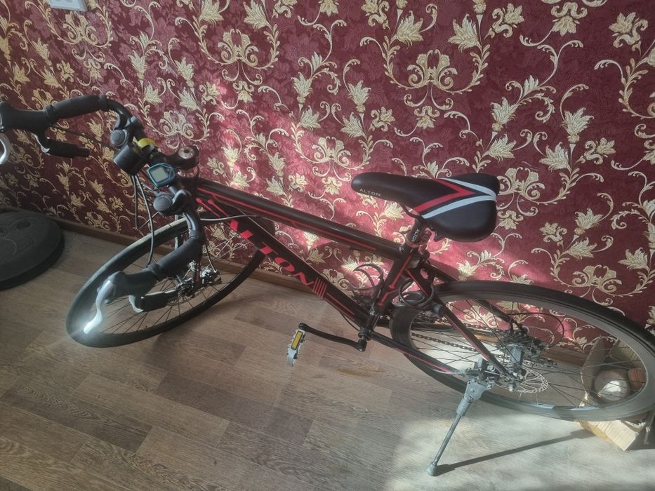 Шоссейный спортивный велосипед фирмы Альтон