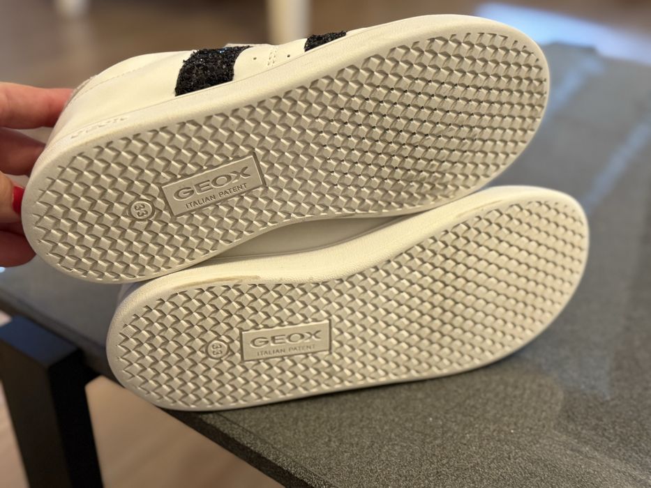 Adidasi/ tenesi Geox cu scai marimea 33
