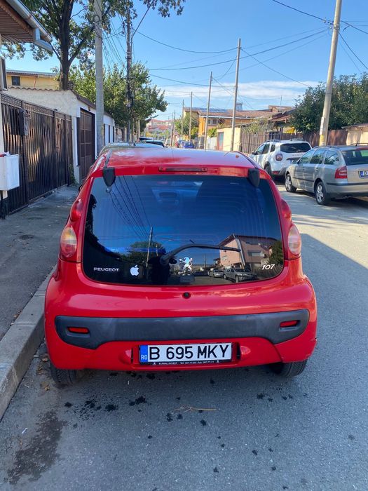 Peugeot 107 rosu