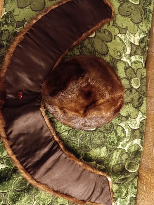 Guler și căciulă din blană naturală de nurcă