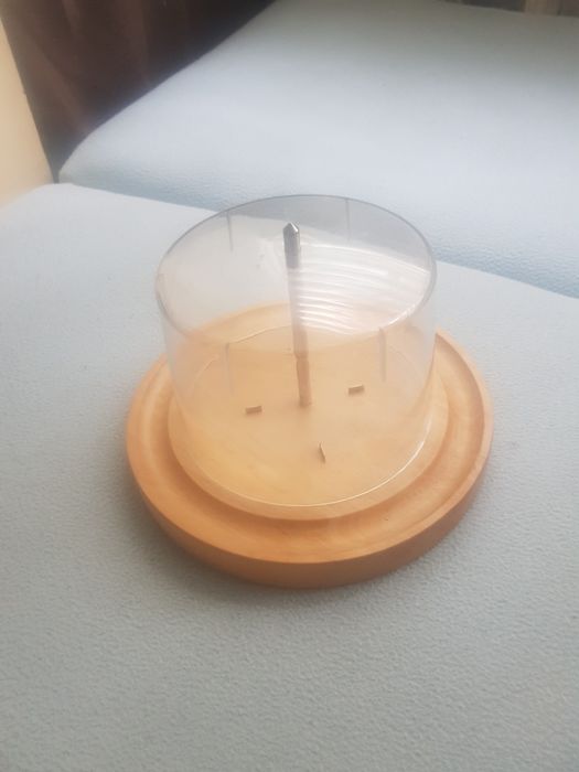 Дъска за сирена с пластмасов капак