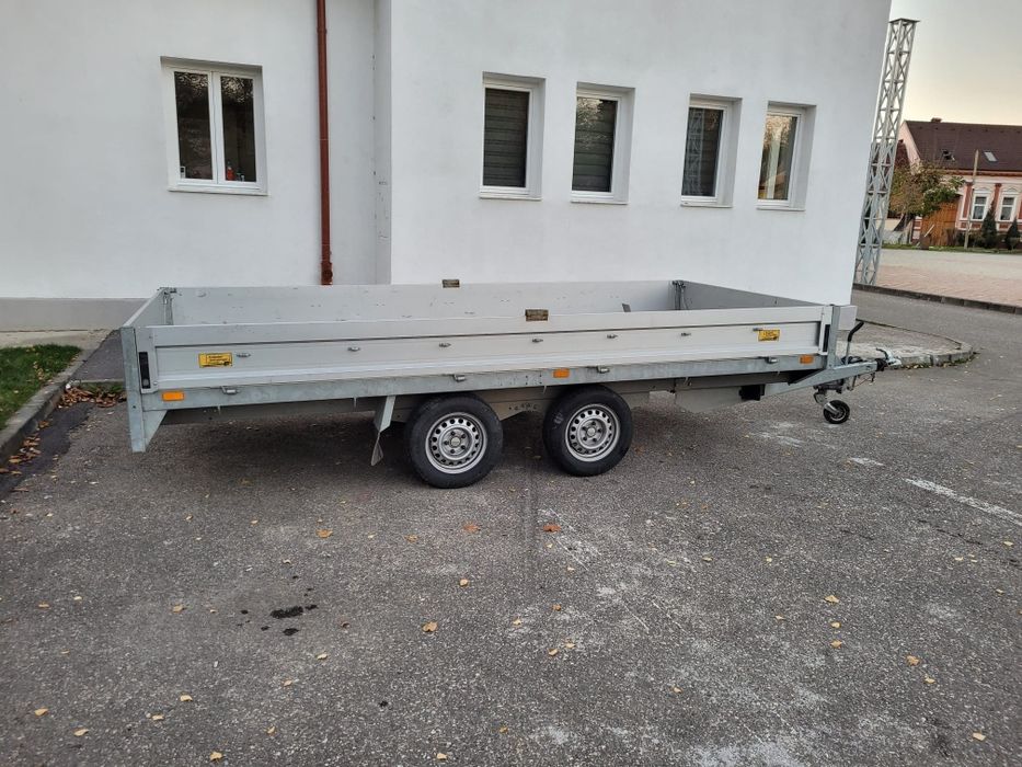 Închiriez platforma ,remorca 1500 kg cu cort  asigur si transport