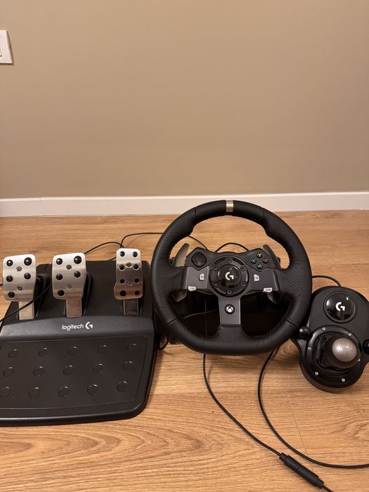 Vand volan Logitech G920 pentru Xbox si PC plus schimbator de viteze