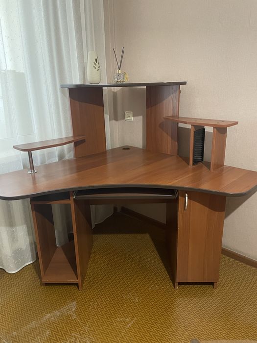 Продам компьютерный-письменный стол