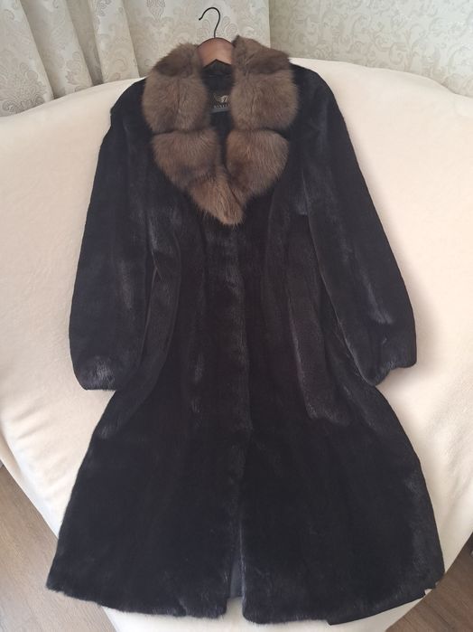 Норковая шуба полустриженная.