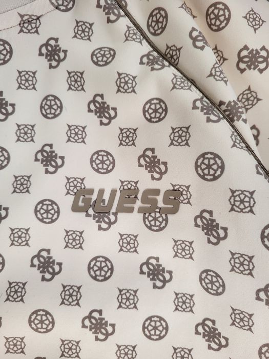 Екип Guess  за момиче 12г.