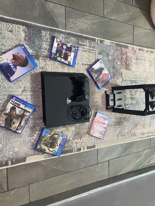 Vand PS 4 Pro , memorie 1 TERA