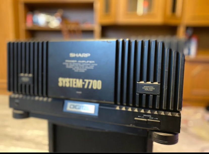 Vând Sharp System-7700 Power Amplifier/Reactualizat/Citiți descrierea