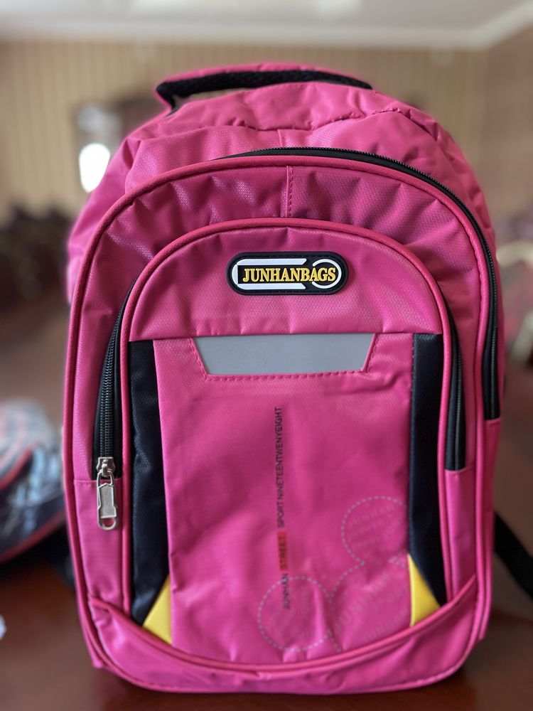 Школьный рюкзак для девочек.