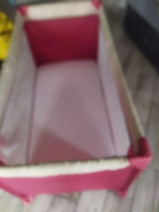 Vând pătuț pliabil Giravolto